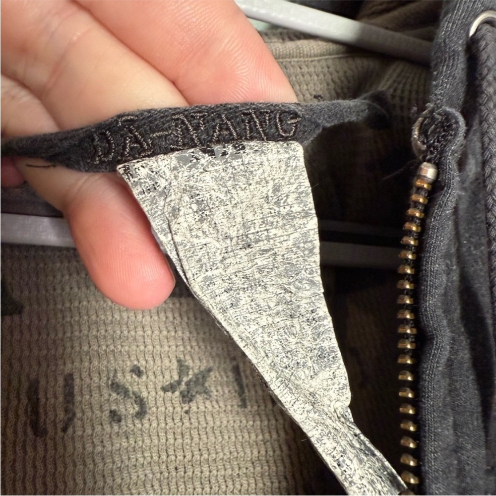 Da-Nang embroidered dark grey hoodie - Picture 2 of 8